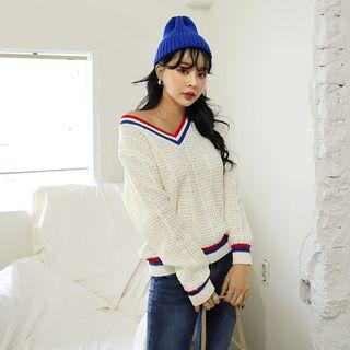 V-neck Contrast-trim Cable-knit Top