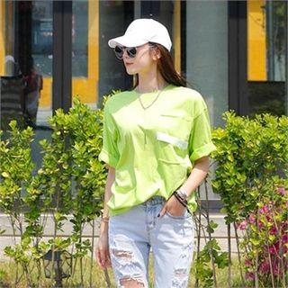 Round-neck Lettering-pocket T-shirt