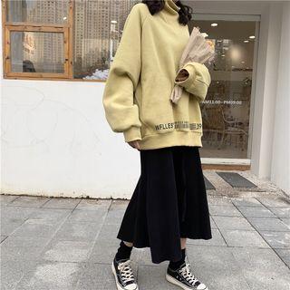 Lettering Long-sleeve Pullover / Plain Pleated Skirt