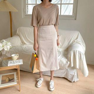 Flat-front Slit-back Skirt