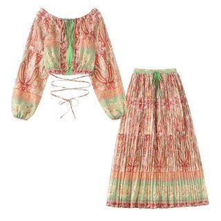 Patterned Blouse / A-line Skirt / Set
