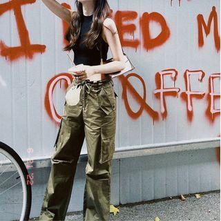 Sleeveless Crop Top / Cargo Straight Leg Pants