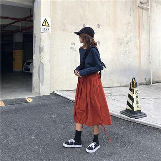 Plain Long Sleeve T-shirt / A-line Maxi Skirt