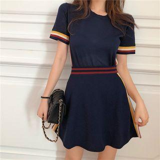 Set: Contrasted Light Knit Top + A-line Skirt