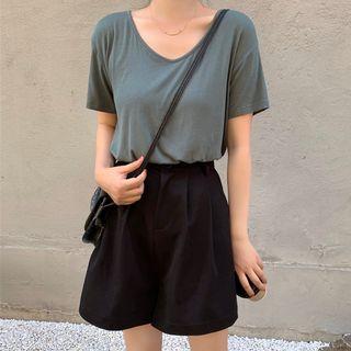 Short-sleeve T-shirt / Wide-leg Dress Shorts