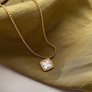 Pendant Necklace E574 - Gold - One Size