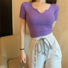 Slim-fit V-neck Crop T-shirt