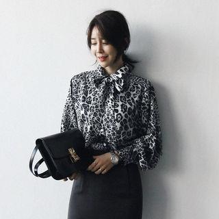 Sleek Leopard Shirt With Tie