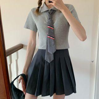 Tie-neck Polo-neck Short-sleeve Rib Knit Top / Pleated Mini A-line Skirt