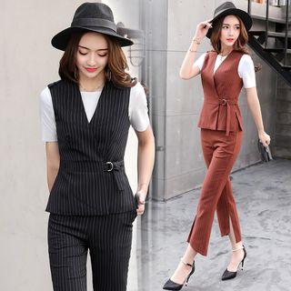 Set: Vest + Short-sleeve T-shirt + Cropped Dress Pants