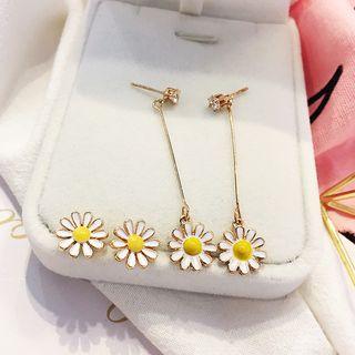 Daisy Dangle / Drop Earring