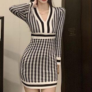 Long-sleeve Patterned Knit Sheath Dress Black & White - One Size
