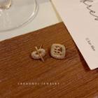 Asymmetrical Rhinestone Chinese Character Stud Earring 1 Pair - Gold - One Size