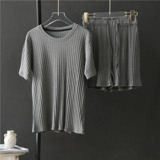 Set: Short-sleeve Round Neck T-shirt + Shorts