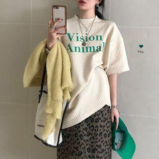 Elbow-sleeve Lettering Quilted T-shirt / Leopard Print Midi Skirt