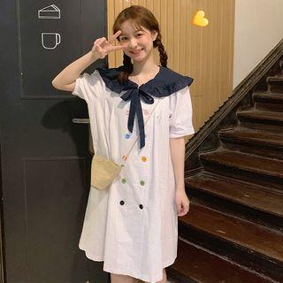 Buttoned Loose-fit Short-sleeve Dress