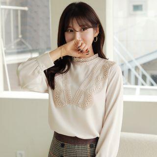 Bishop-sleeve Lace-detail Blouse