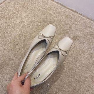 Block Heel Square Toe Bow Pumps