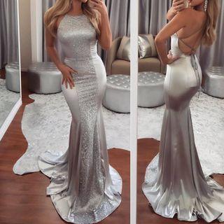 Halter-neck Glitter Sheath Evening Gown