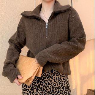 Turtle Neck Sweater / Leopard Print Pants