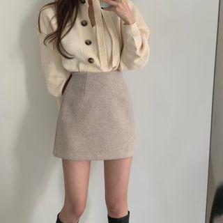 V-neck Plain Sweater / Plain A-line Skirt
