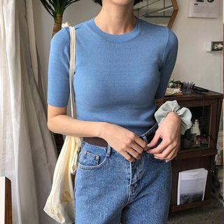 Colored Slit-side Slim Knit Top