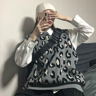 Set: Leopard Print Loose-fit Knit Vest + Plain Long-sleeve Shirt