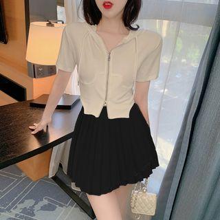 Hooded Cropped T-shirt / Pleated Mini A-line Skirt / Set