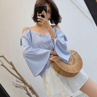 Set : Off-shoulder Top + High-waist Shorts