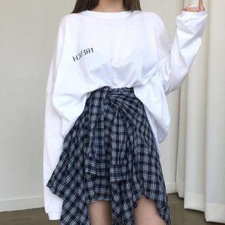 Lettering Long Sleeve T-shirt / Plaid Skirt