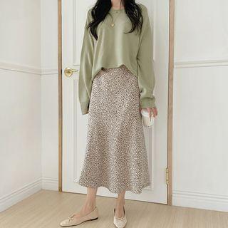 Plain Sweater / Leopard Midi A-line Skirt
