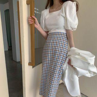 Puff-sleeve T-shirt / Gingham Midi Pencil Skirt