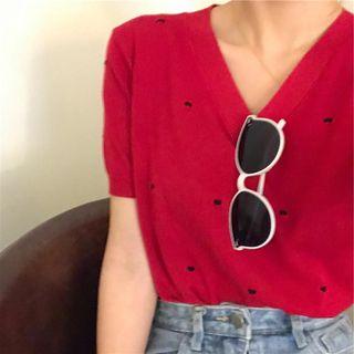 Short-sleeve V-neck Dotted Knit Top