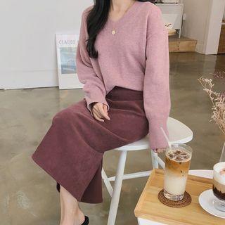 V-neck Sweater / Side Slit Midi Skirt