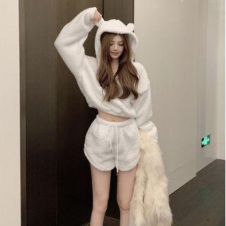 Plain Fleece Hoodie / Wide Leg Shorts