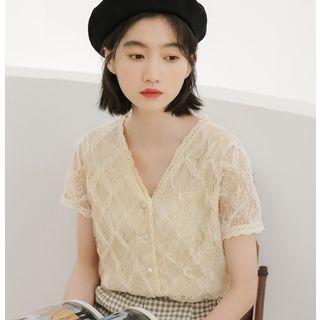 Short-sleeve Lace Top / Plaid Shorts