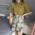 Short-sleeve T-shirt / Mini Leaf Print A-line Skirt
