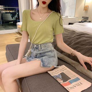 Textured U-neck T-shirt