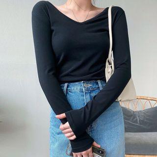 V-neck Slim-fit Silky T-shirt