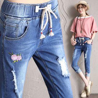 Drawstring Rose Embroidered Ripped Capri Jeans