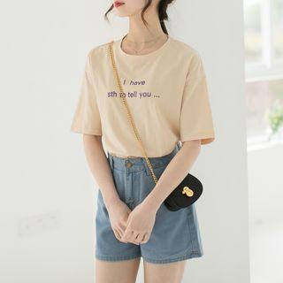 Small Lettering Round-neck Short-sleeve