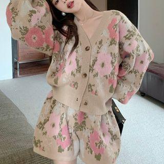 V-neck Floral Cardigan / Wide-leg Shorts