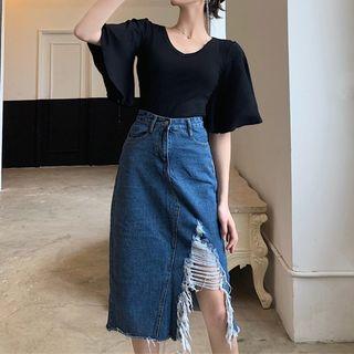 Set: V-neck Elbow-sleeve T-shirt + Distressed Irregular Hem Denim Skirt