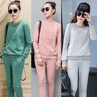 Set: Embossed Pullover + Sweatpants