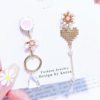 Non-matching Faux Pearl Heart / Flower Dangle Earring
