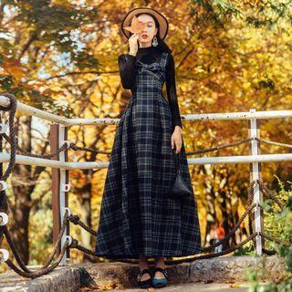 Set: Plain Long-sleeve Knit Top + Plaid Maxi Jumper Dress