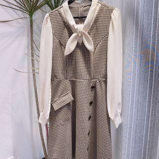 Long-sleeve Tie-neck Plaid A-line Dress