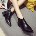 Gusset Pointy-toe Ankle Boots