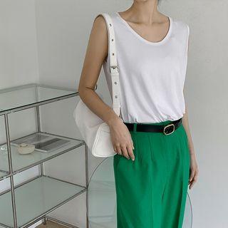 Sleeveless U-neck Silky T-shirt