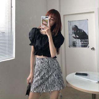 Puff-sleeve Cropped Blouse / Zebra Print Mini A-line Skirt